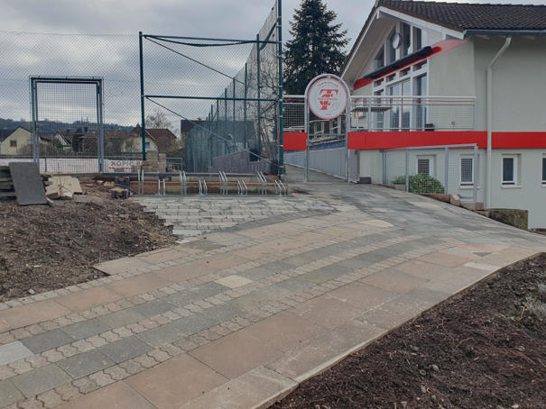 Der neue ebenerdige Zugang zum Vereinsgelände ist barrierefrei