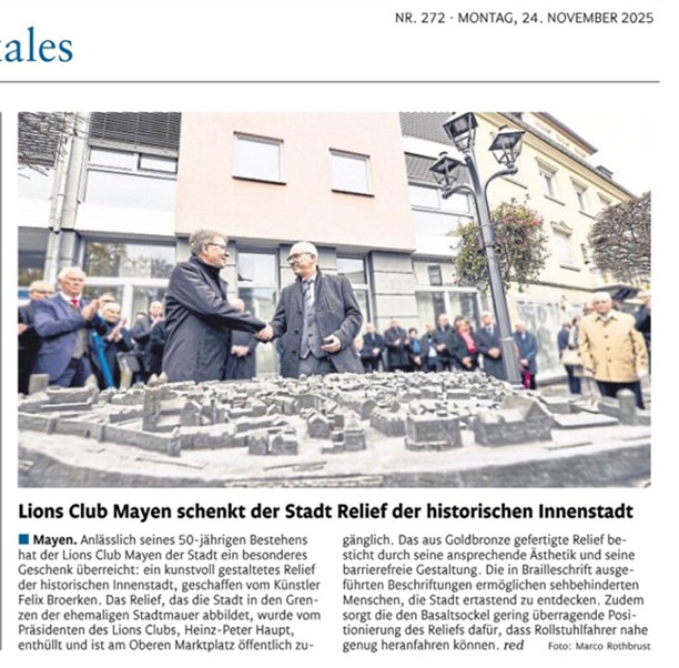 Ein weiterer Zeitungsartikel zur Einweihungsfeier des Bronzemodells - dem Präsidenten des Lions Clubs wird die Hand geschüttelt